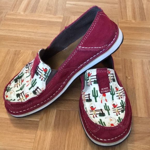 Ariat Shoes - Ariat cruiser with vintage cowgirl